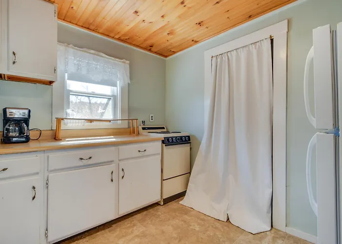 Oakland Apt On Messalonskee Lake With Dock Access!