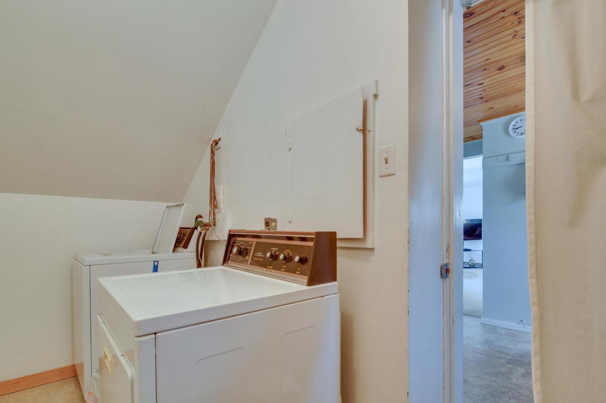Oakland On Messalonskee With Dock Access! Apartment