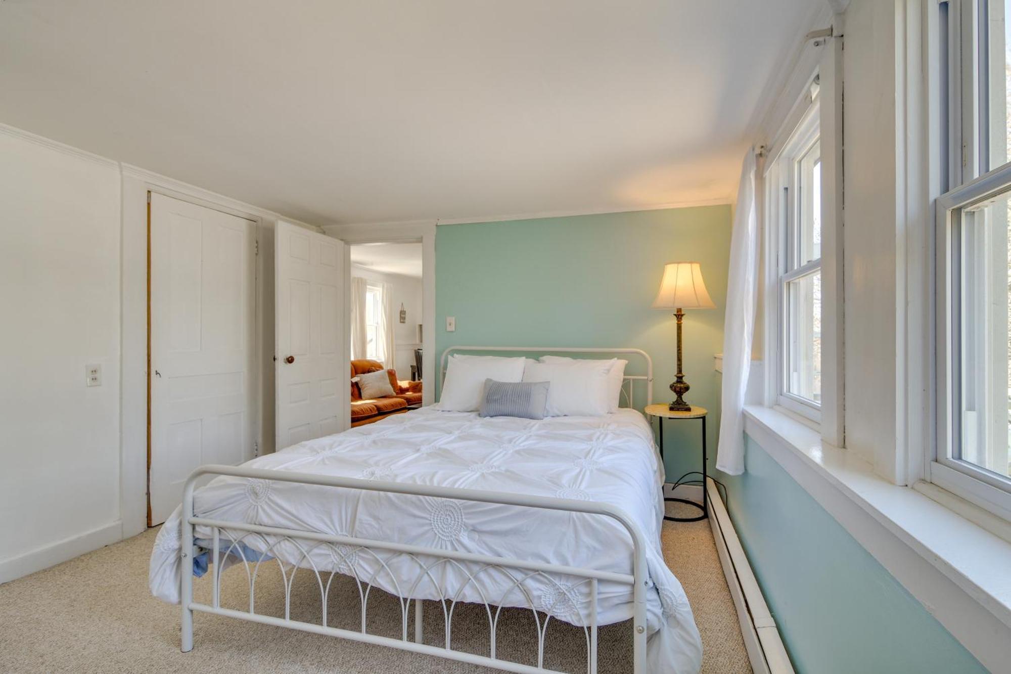 Oakland On Messalonskee With Dock Access! Apartment Waterville